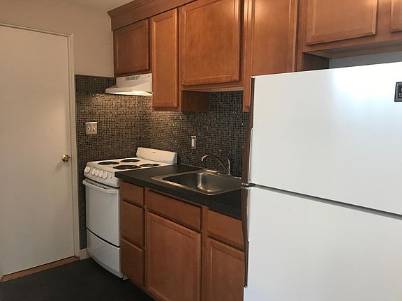 3rd image of 25 School Ave APT D
