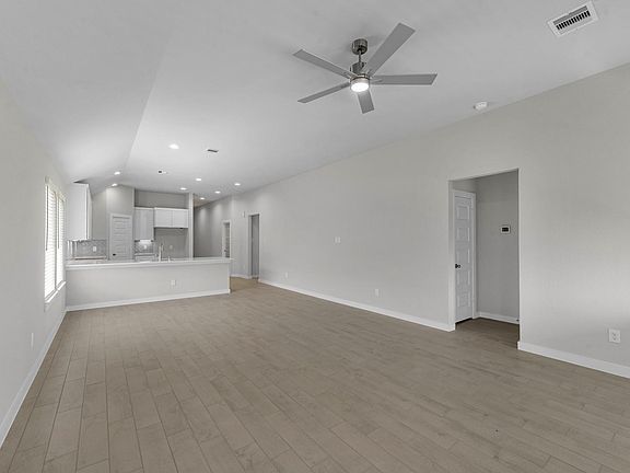 3rd image of 1704 Pecan Woods Ln