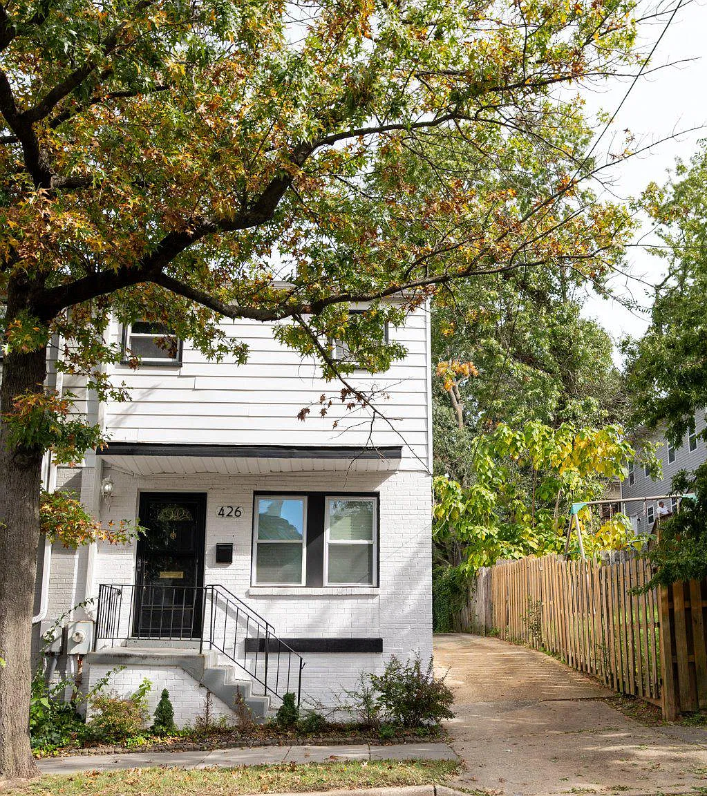 3 bed, 2.5 bath, 1919 sqft, $2,600 — Photo 1