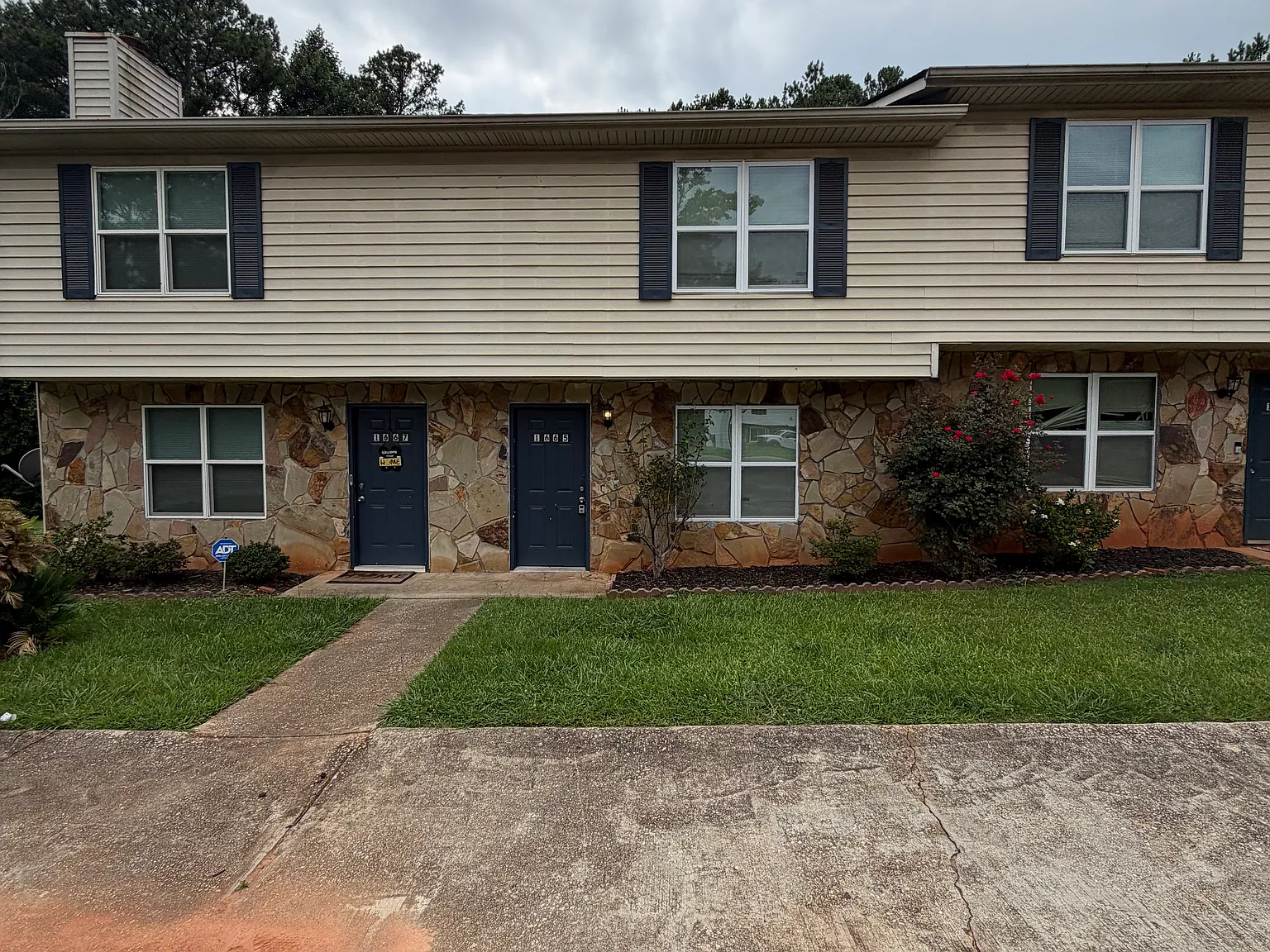 2 bed, 2.5 bath, 1380 sqft, $1,655 — Photo 1