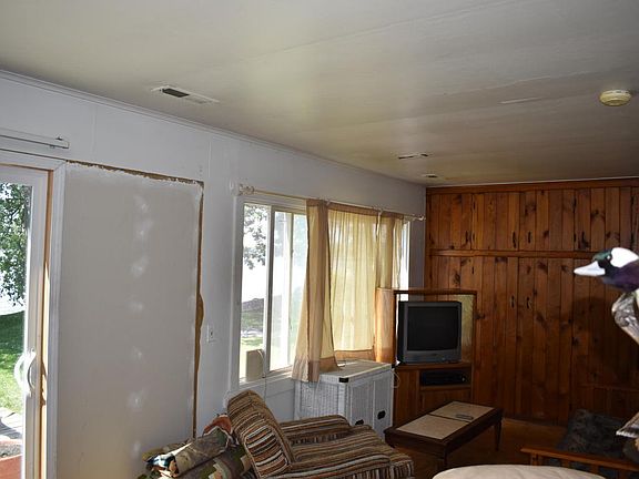 3rd image of 908 Bay Ln NE
