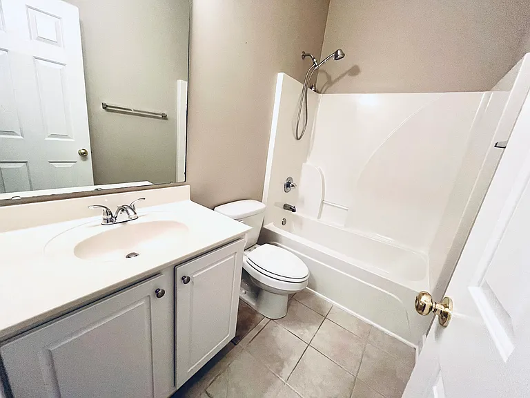 Guest Bathroom 1st Floor