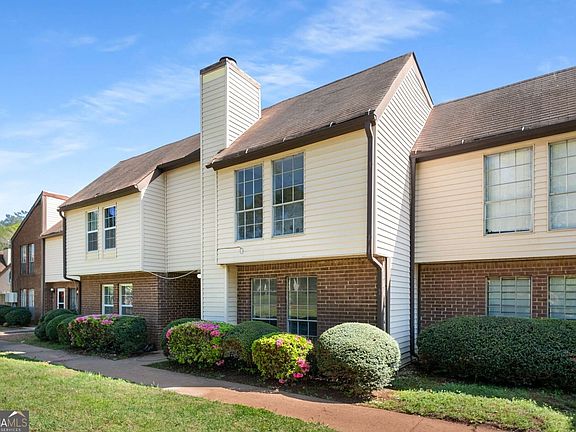 4th image of 3254 Strawberry Ln