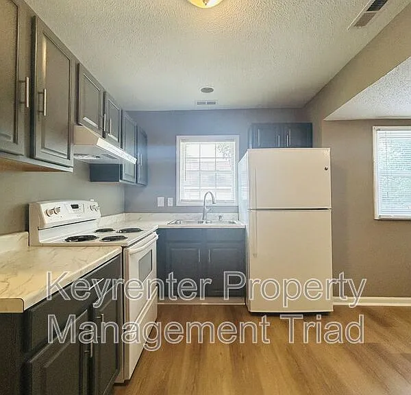 302 Charles St — Photo 3