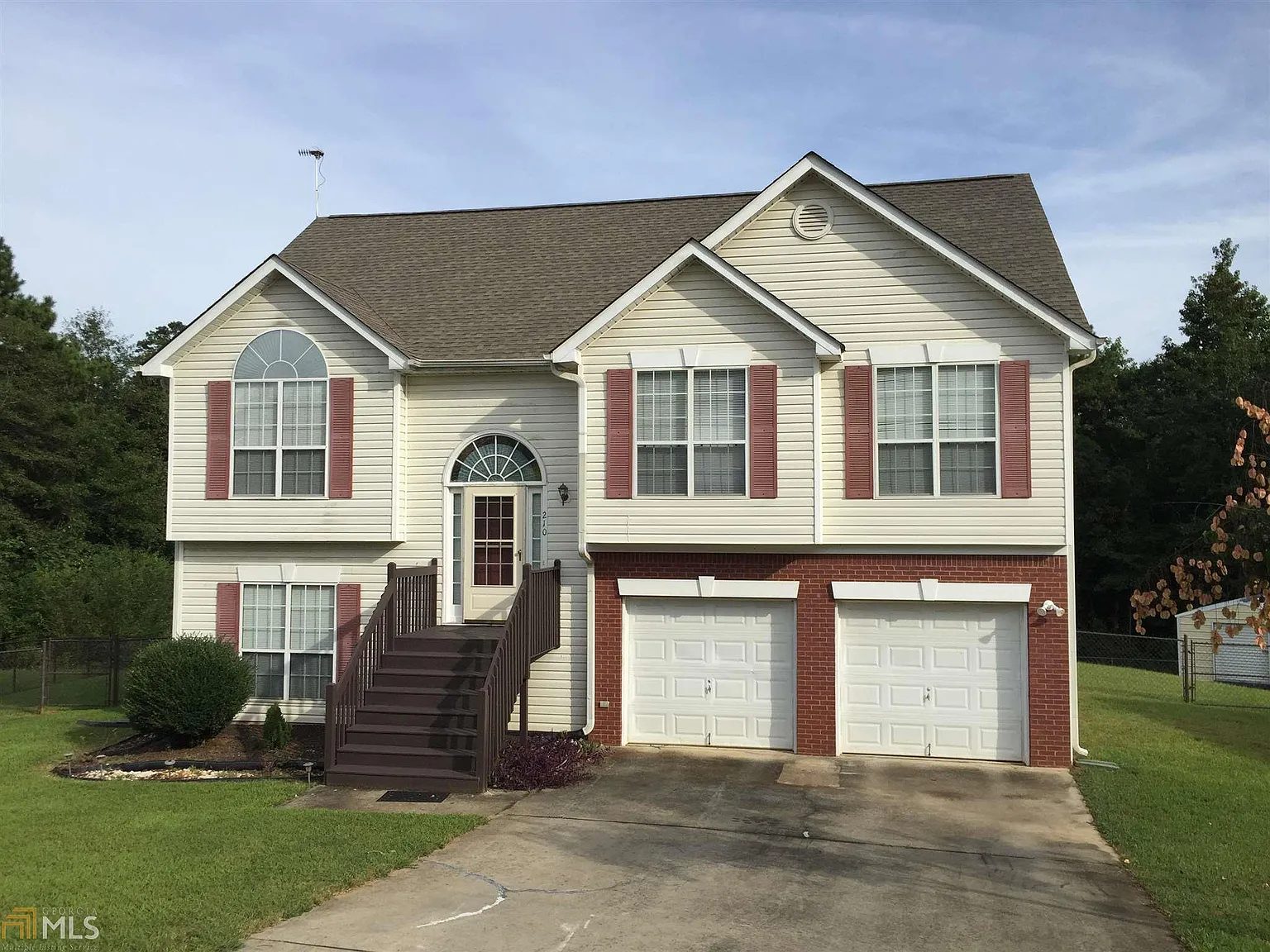 210 Sport Way photo 1