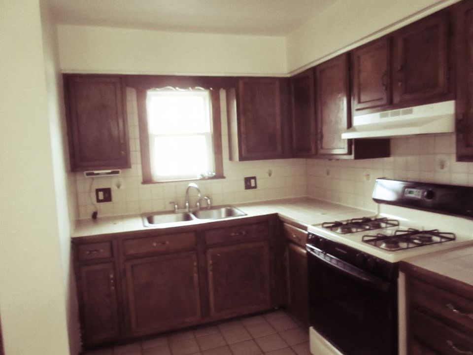 2nd image of 2552 Batt Dr SW