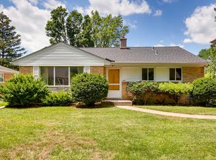 216 N Fairview Ave, Mount Prospect, IL 60056