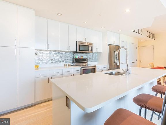 3rd image of 3409 Wilson Blvd Unit 304