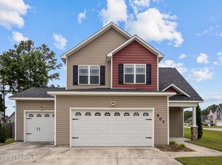 907 Haystack Ln, Jacksonville, NC 28546
