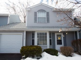3349 Greenwich Ln, Island Lake, IL 60042