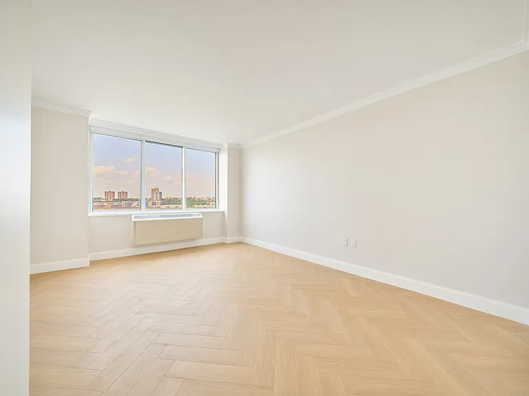 160 Riverside Blvd #4A — Photo 7