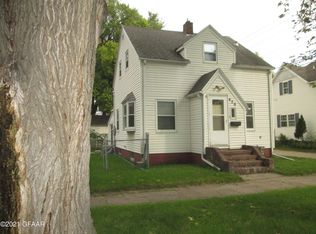 426 8th Ave S, Grand Forks, ND 58201
