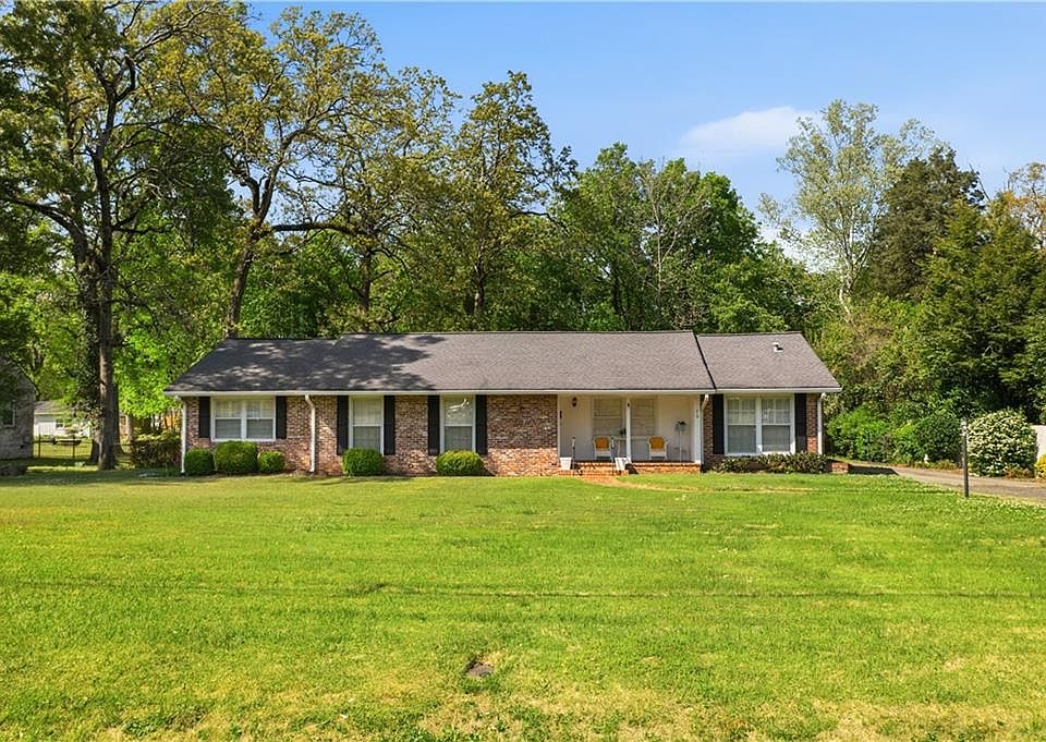 1st image of 218 Jule Peek Ave