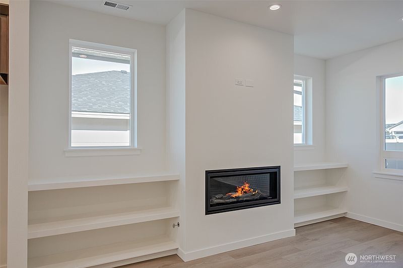 4th image of 106 E Chinook Road