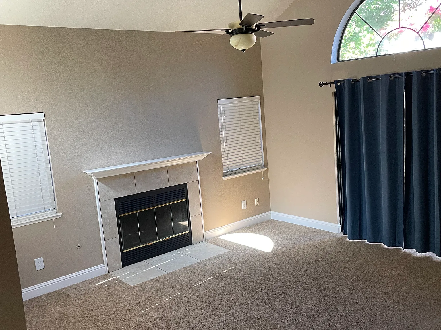 4 bed, 2.5 bath, 2100 sqft, $2,700 — Photo 4