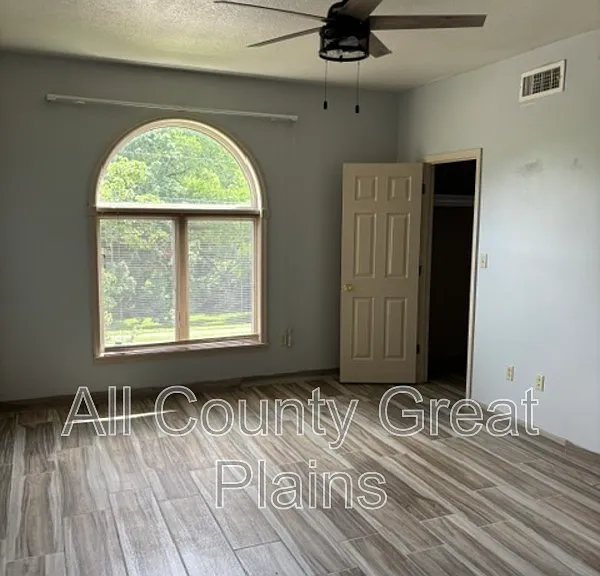 5206 Foster St #201 — Photo 4