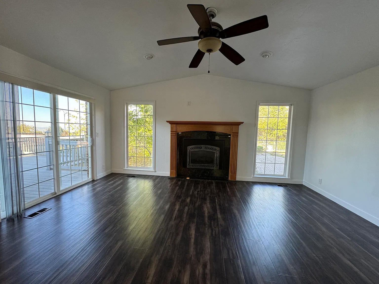Updated 5 BR home with mountain and valley views — Photo 4