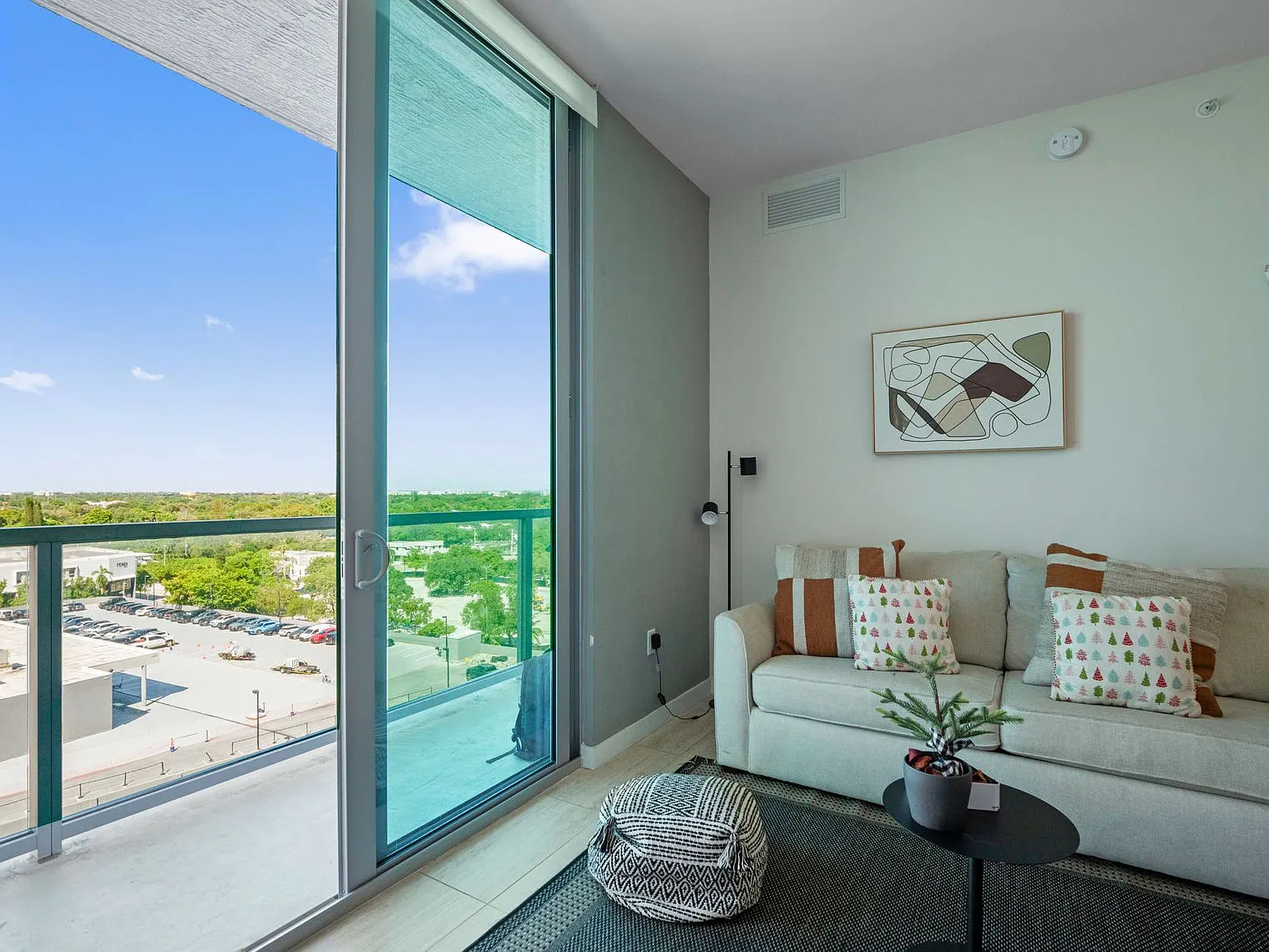 2 bed, 2.0 bath, 1011 sqft, $7,996 — Photo 3
