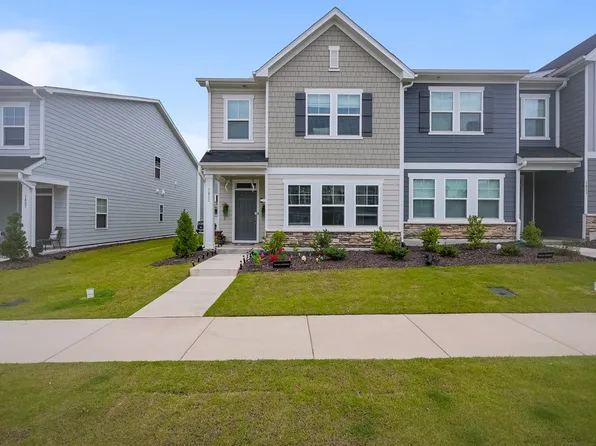 1811 Aspen River Ln, Apex, NC 27502