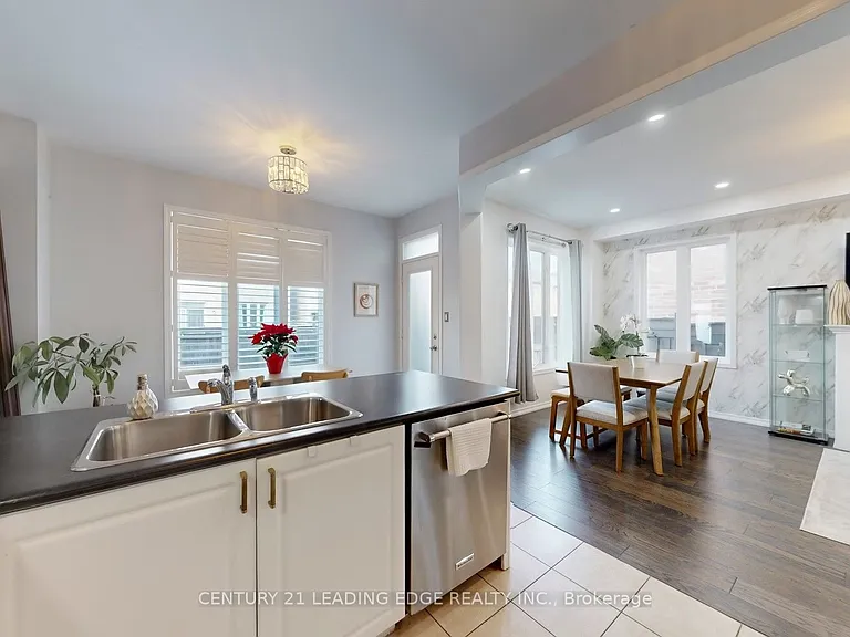 1574 Edgecroft Dr — Photo 15