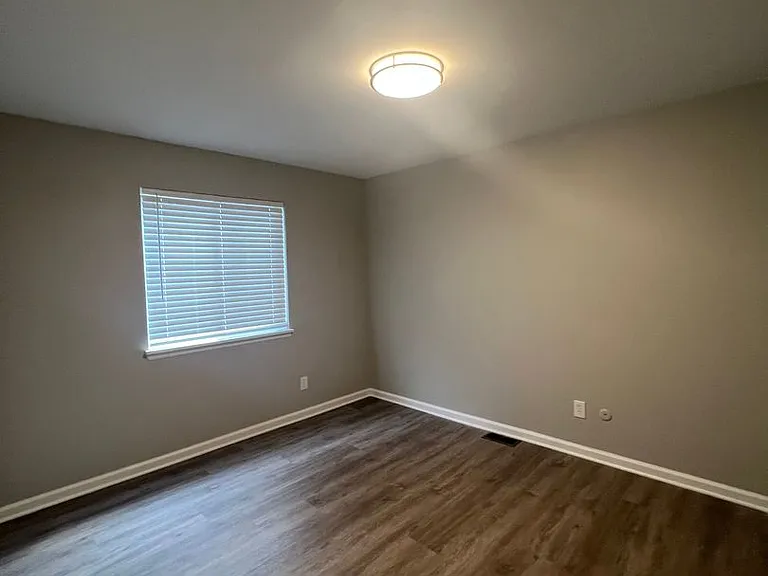 550 Rosewood St — Photo 8