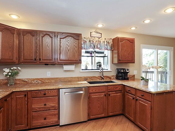4th image of 36621 N Elizabeth Dr