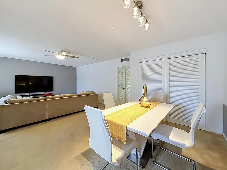 2121 NE 68th St #109 — Photo 21