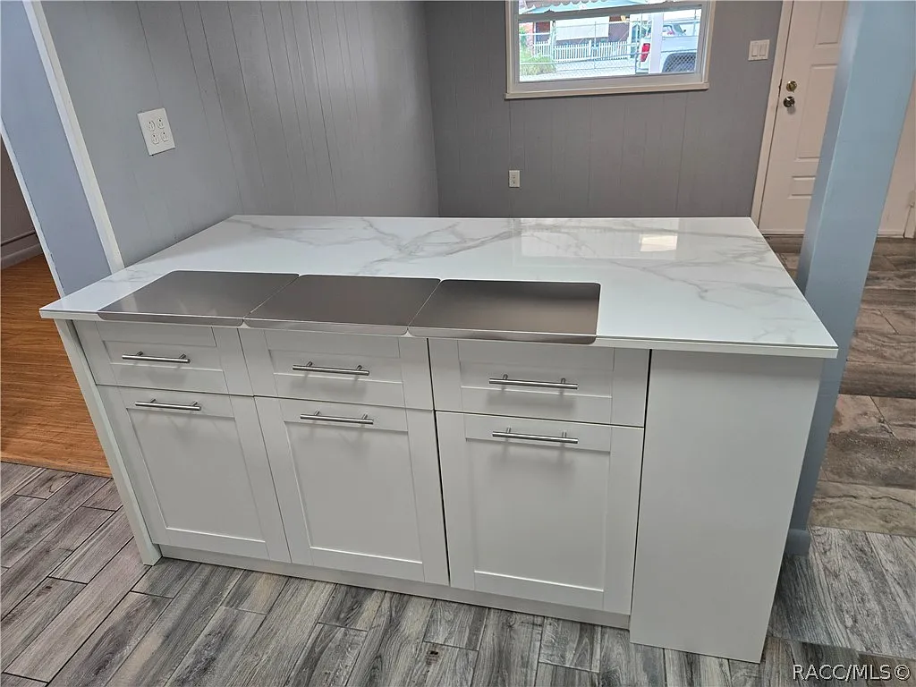 1 bed, 700 sqft, $1,300 — Photo 4