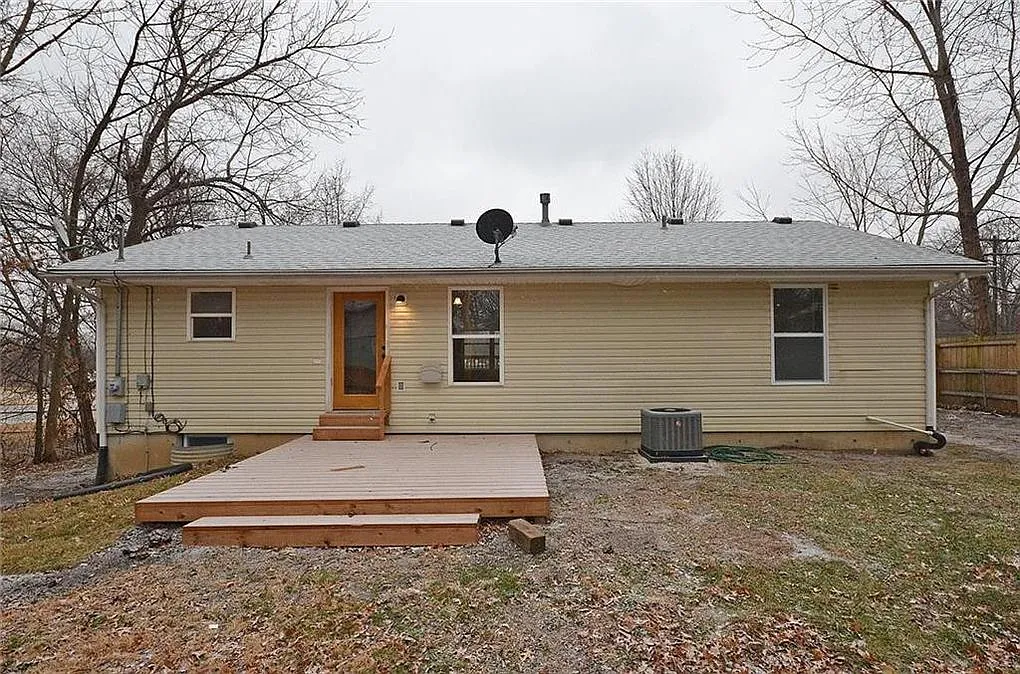 6130 Northeast Vivion Road - 1 — Photo 4