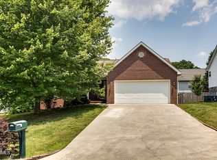 4134 Oakstone Ln, Knoxville, TN 37918