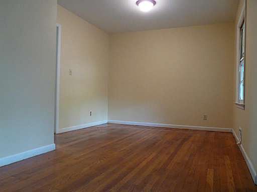 4th image of 241 Stoneybrook Dr