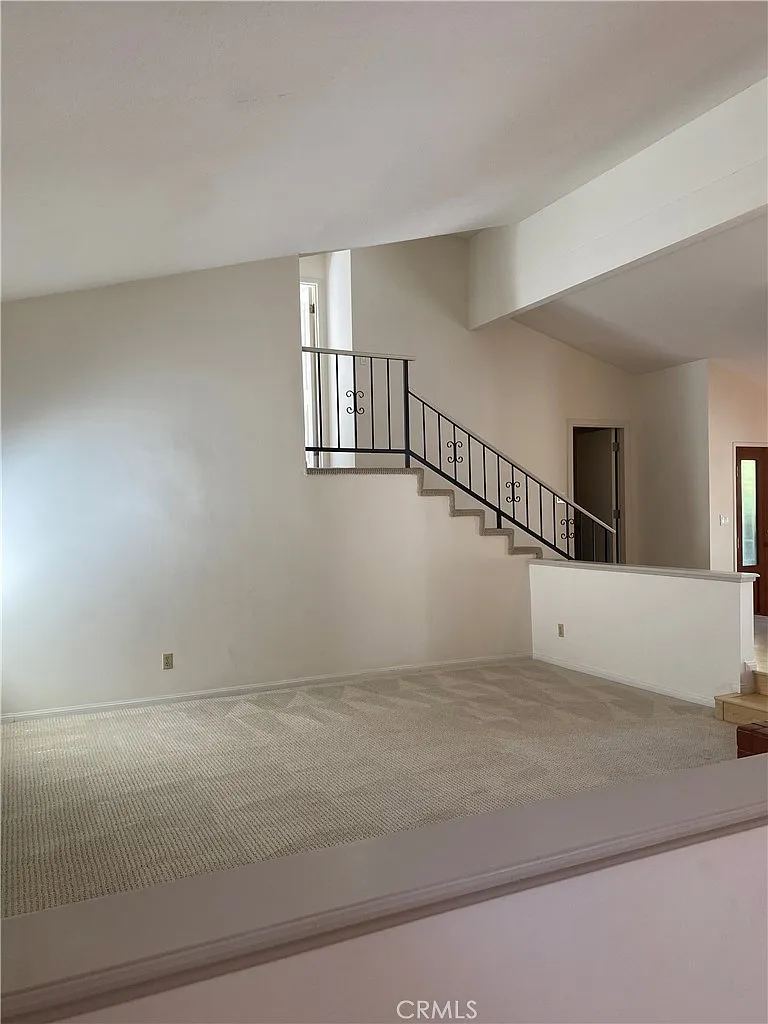 3 bed, 2309 sqft, $8,700 — Photo 3