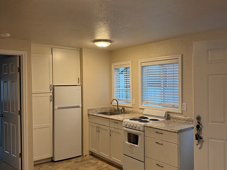 1040 Burwell St #2 — Photo 4