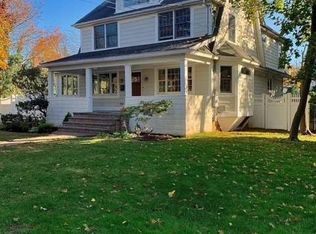 233 Rose St, Freeport, NY 11520