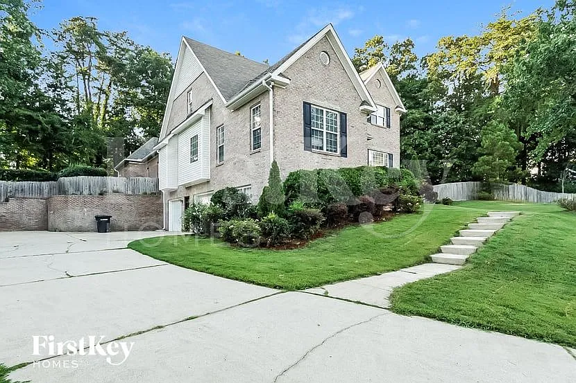 5 bed, 5.0 bath, 3661 sqft, $4,495 — Photo 3