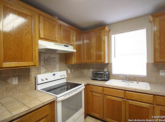 3rd image of 427 E Young Ave