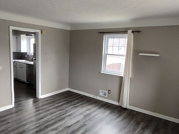 2nd image of 1901 Glencove Dr