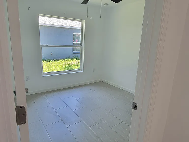815 3rd St E — Photo 2