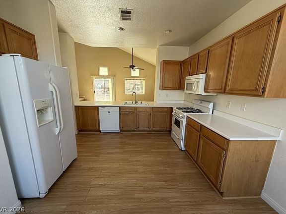 3rd image of 6115 Magic Mesa St