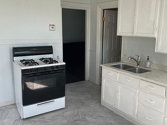 3rd image of 34 Sherwood St Floor 2