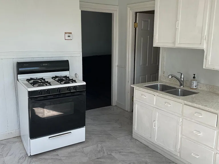34 Sherwood St #2 — Photo 3