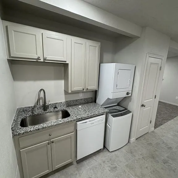 1308 W Choctaw St #9 — Photo 4