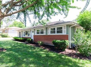 5823 Clarendon Hills Rd, Clarendon Hills, IL 60514