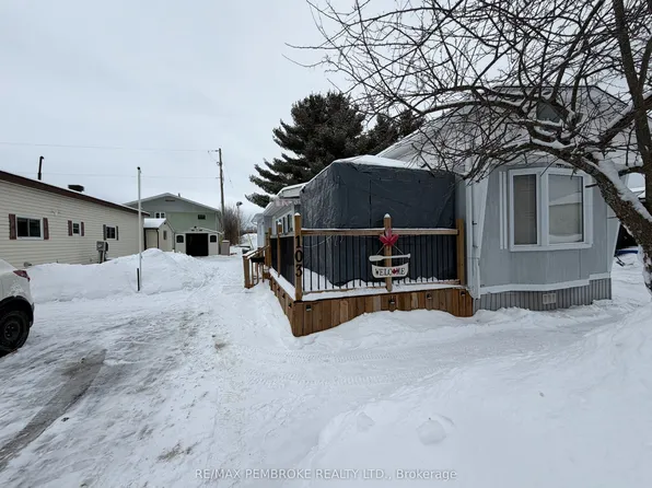 103 Pinehurst Est, Petawawa, ON K8H 2H2