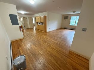 843/845 Mammoth Rd, Manchester, NH 03104