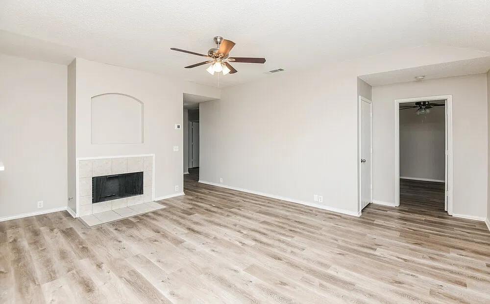 4 bed, 2.0 bath, 1447 sqft, $2,140 — Photo 3