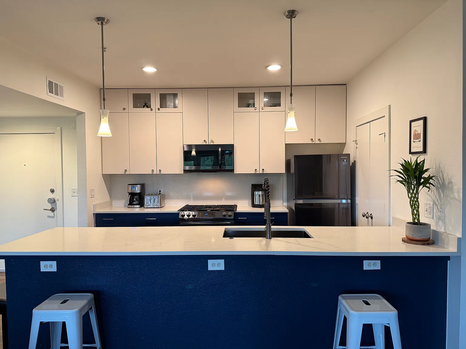 1 bed, 882 sqft, $1,875 — Photo 1