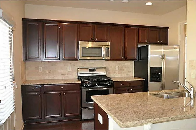 3 bed, 2.5 bath, 1925 sqft, $2,300 — Photo 3