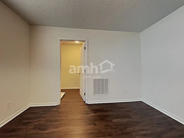 10890 Clear Spring Dr — Photo 9
