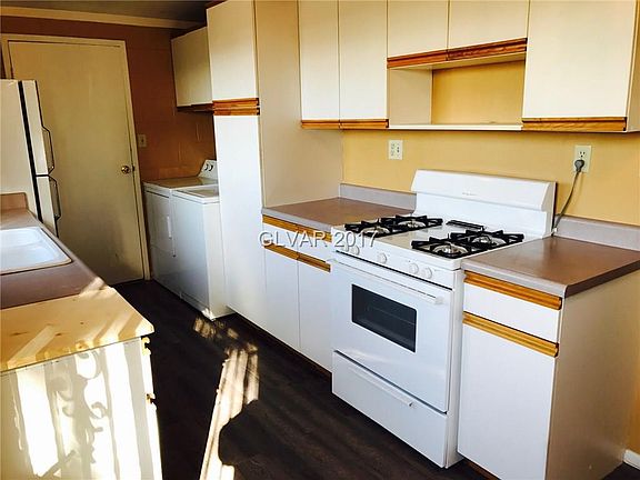 3rd image of 1661 Del Mar Ave